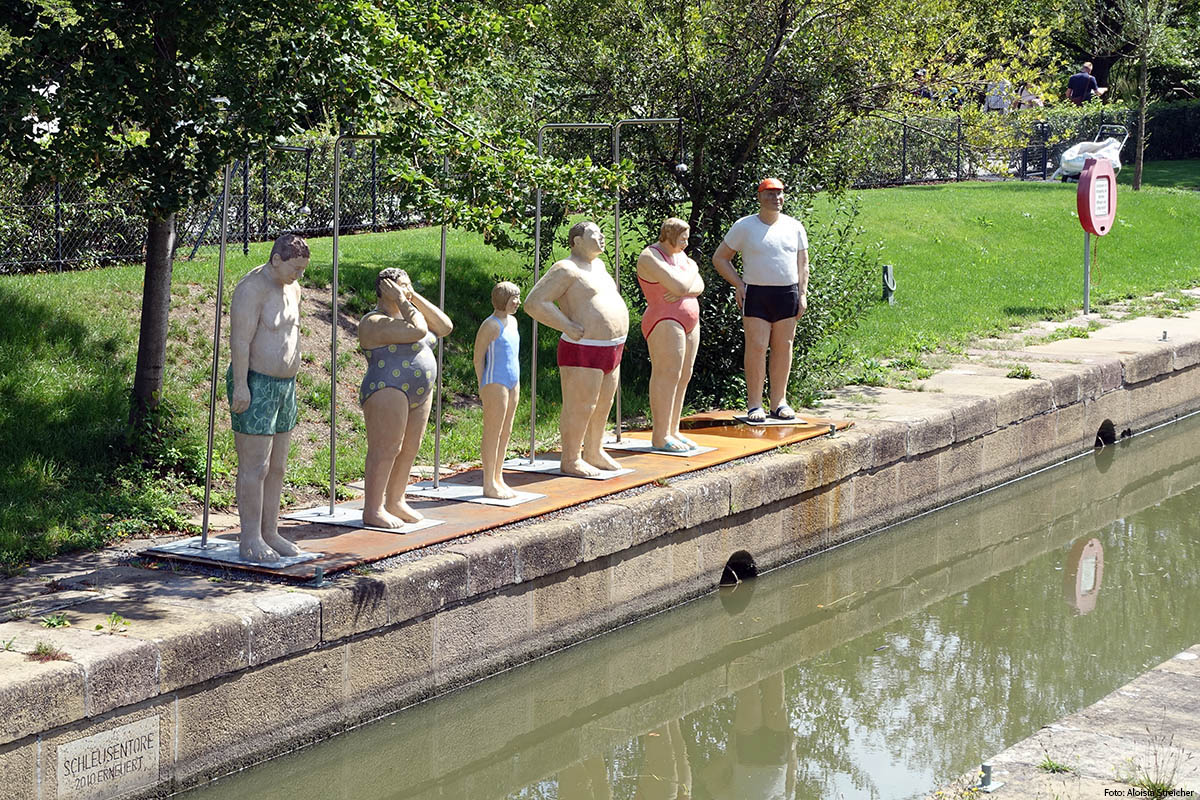 ABKÜHLUNG GEFÄLLIG Figuren am Kanal auf der BUGA Heilbronn | Foto: Aloisia Streicher